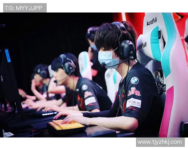 FPX战队意识引发热议玩家与评论员各执己见的争论分析